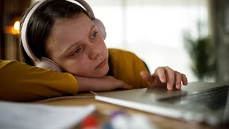 "Κενά παιδιά" | Τα παιδιά που στερούνται μια υγιή παιδική ηλικία