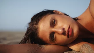 Glow up από την κορυφή μέχρι τα νύχια | Τα αντηλιακά μαλλιών & τα self tanning προϊόντα που χρειάζεσαι το καλοκαίρι