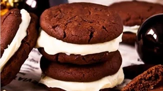 Σοκολατένια μαλακά μπισκότα (χωρίς αυγό) με γκανάς λευκής σοκολάτας