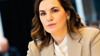 Όλγα Κεφαλογιάννη | Με ρομαντική δημιουργία στον εορτασμό των γενεθλίων του αυτοκράτορα της Ιαπωνίας