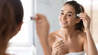 10 skincare προϊόντα κάτω των 10€ που είναι πολύ καλύτερα από πολλά luxury