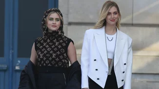 Αυτά είναι τα "άσχημα" παπούτσια που δεν αποχωρίζονται οι fashionistas | Θα τα φορούσες;