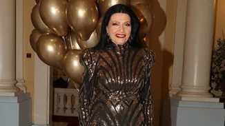 Η Ζωζώ Σαπουντζάκη στο πάρτι των γενεθλίων της | Η φωτογραφία με τον σύντροφό της