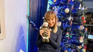 Μάρα Ζαχαρέα | Δημιούργησε glam σύνολο με μαύρο παντελόνι