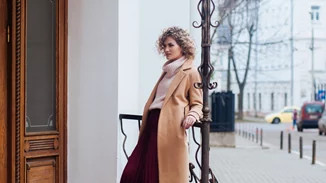 Τα πιο κομψά looks που μπορείς να δημιουργήσεις τον χειμώνα με τα πουλόβερ σου