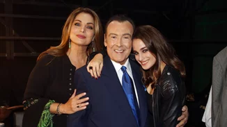 Η Άντζελα Γκερέκου τραγουδάει Τόλη Βοσκόπουλο, δυόμιση μήνες μετά το θάνατό του