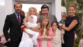 Νονοί και Βαφτιστήρια | Ποιες είναι οι διάσημες κουμπαριές στην ελληνική showbiz;