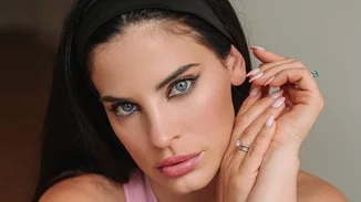 Η Χριστίνα Μπόμπα με το χρώμα νυχιών που κάνει κάθε εμφάνιση να δείχνει luxurious