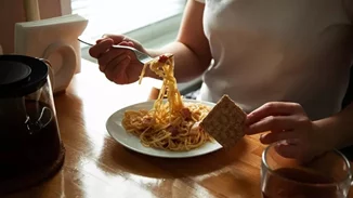 Μακαρόνια με ψωμί | Τελικά παχαίνει αυτός ο συνδυασμός υδατανθράκων;