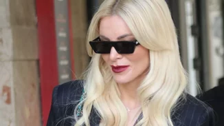 Κατερίνα Καινούργιου | Για αγορές στη γιορτινή Αθήνα - Πώς φόρεσε την ethnic φούστα της;