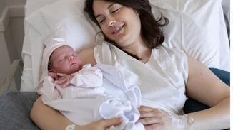 Μια ιστορία γέννας με καισαρική τομή | "Είμαι περήφανη για το σώμα μου. Εμπιστεύθηκα το ένστικτο του μωρού μου"