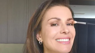 Τζίνα Αλιμόνου | Νέες φωτογραφίες με το κοντό καρέ κούρεμά της