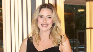 Η Μαρκέλλα Γιαννάτου με το μπικίνι της ένα χρόνο μετά τη γέννηση της κόρης της