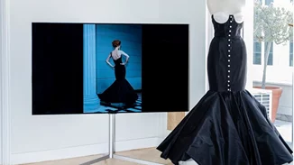 Σαν έργο τέχνης | Η νέα συνεργασία της LG με την Βίκυ Κουλιανού θολώνει τα όρια μεταξύ αισθητικής και τεχνολογίας