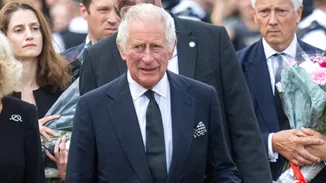 Βασιλιάς Κάρολος | Νέο βιβλίο αποκαλύπτει ότι δεν γνώριζε ότι η Meghan Markle είναι μικτής καταγωγής