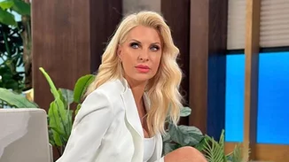 Τα 2 καλοκαιρινά χρώματα που επιλέγουν σταθερά 10 διάσημες Ελληνίδες για το πεντικιούρ τους