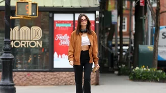 Το suede τζάκετ είναι αυτό που επιλέγουν φέτος οι cool fashionistas