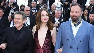 Γιώργος Λάνθιμος | Το θερμό πεντάλεπτο χειροκρότημα στην παγκόσμια πρεμιέρα της νέας του ταινίας, στο Φεστιβάλ των Καννών