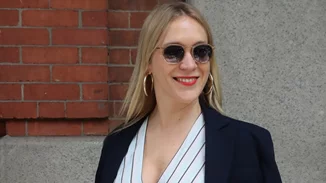 Chloë Sevigny | Η tb φωτογραφία από τον γάμο της και το μαύρο νυφικό της