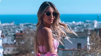 Το gloss, για πραγματικά juicy χείλη, που δεν αποχωρίζεται ποτέ η Αθηνά Οικονομάκου