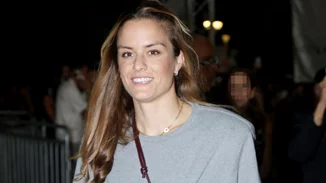 Η Μαρία Σάκκαρη εκτός γηπέδου | Με denim και t-shirt στη συναυλία της Άννας Βίσση