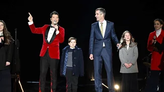 Πρωτοχρονιά 2022 | Οι στιγμές που ξεχώρισαν από τη λαμπερή συναυλία του Σάκη Ρουβά στον Λυκαβηττό