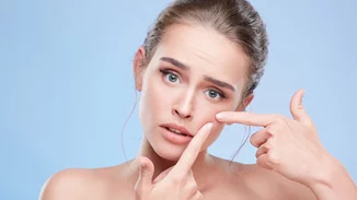 Έβγαλες ξαφνικά σπυράκια; Να τι μπορεί να φταίει