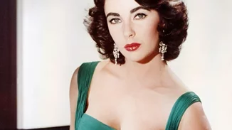 Η Elizabeth Taylor φορά το θρυλικό σετ διαμαντιών Cartier που της χάρισε ο Mike Todd