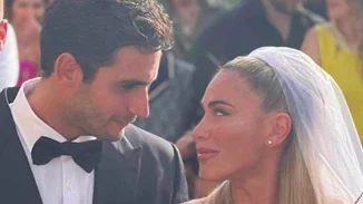 Παντρεύτηκαν οι Konnie Μεταξά και Μάριος Καπότσης | Φωτογραφίες και βίντεο από τον γάμο τους στα Χανιά