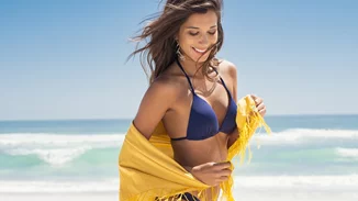 Οι πιο κομψοί τρόποι για να φορέσεις το παρεό σου στην παραλία