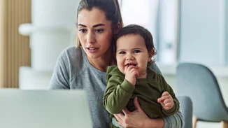 Δουλεύεις και είσαι γονιός; Πώς να βρεις την ισορροπία χωρίς να εξαντληθείς