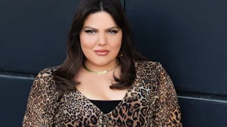 Η Δανάη Μπάρκα με το floral κοστούμι που λίγες θα τολμούσαν να φορέσουν