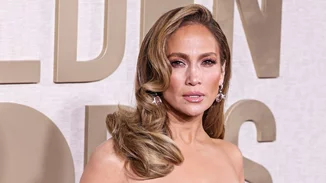 Το μυστικό της Jennifer Lopez για juicy, σαρκώδη χείλη