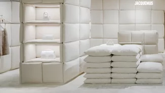 Γιατί ο οίκος Jacquemus έφτιαξε μια κρεβατοκάμαρα στις Galleries Lafayette στο Παρίσι;