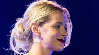 Τέλος τα ξανθά μαλλιά για τη Νατάσα Μποφίλιου | Δες το νέο της χρώμα