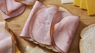 Τα 10 πιο καρκινογόνα καθημερινά τρόφιμα - σύμφωνα με τον ΠΟΥ