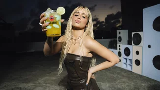 Η Καμίλα Καμπέγιο μόλις έκανε το ντεμπούτο της ως το νέο πρόσωπο του ρούμι BACARDI