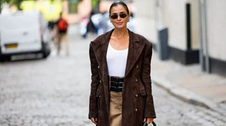 Η ζώνη είναι το It αξεσουάρ του 2025 | Πώς θα την φορέσετε κομψά