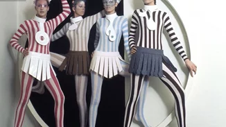 Pierre Cardin | O φουτουριστής της Μόδας που "ταξίδεψε" στο διάστημα και έραψε τα θρυλικά κοστούμια των Beatles