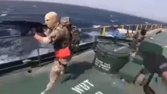 Ιράν| Σοκαριστικό βίντεο - Καρέ καρέ το ρεσάλτο των Φρουρών της Επανάστασης στα δύο ελληνικά πλοία