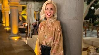 Minimal και φωτεινή | Στην τραπεζαρία της Χριστίνας Κοντοβά επικρατεί το λευκό, το ξύλο και η καλαισθησία