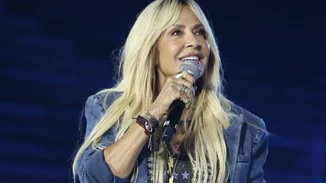 Άννα Βίσση | Με ολόχρυση δημιουργία του Βρεττού Βρεττάκου και εμφάνιση επιμελημένη από τη Σοφία Καρβέλα στη συναυλία της στην Κύπρο