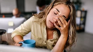 Νιώθεις συνέχεια κουρασμένη; 5 τροφές που θα σε βοηθήσουν να το αντιμετωπίσεις