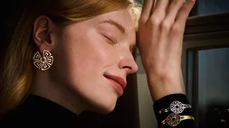 "AENAON" | Η αέναη λάμψη του Οίκου ZOLOTAS αναδεικνύεται μέσα από ένα γούρι-ωδή στο μοτίβο του Μαίανδρου