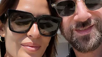 Tόνια Σωτηροπούλου | Ποζάρει με τον Κωστή Μαραβέγια και του ζητάει αυτόγραφο