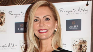 Έμυ Λιβανίου | Η σπάνια οικογενειακή φωτογραφία με τα δύο της παιδιά