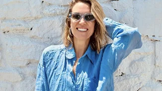 Βίκυ Καγιά | Φωτογραφίζει την πανύψηλη και κατάξανθη κόρη της, Μπιάνκα, στις διακοπές τους