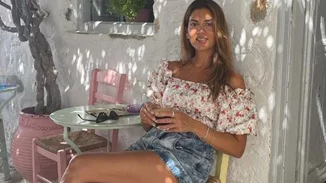 Διπλή γιορτή στο σπίτι της Σταματίνας Τσιμτσιλή | Η φωτογραφία με τις μελαχρινές κόρες της, Νάγια και Μαίρη