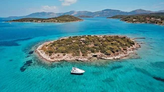 Πεταλιοί: Το νησί όπου δούλευε ο δολοφόνος της Γλυφάδας- Η βίλα του εφοπλιστή Καρνέση και η διαμάχη με τους Εμπειρίκους