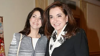 Aλεξία Μπακογιάννη | Σπάνια εμφάνιση για την κόρη της Ντόρας